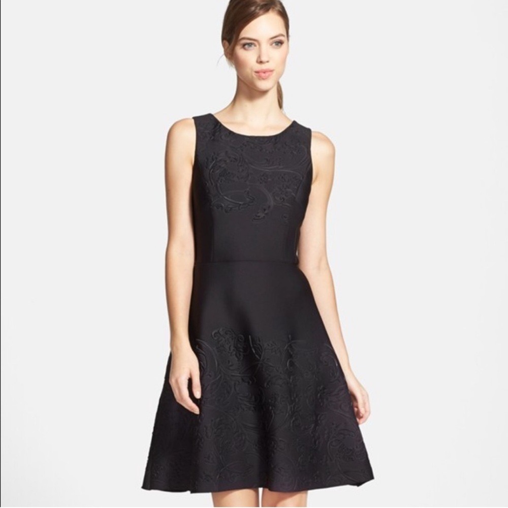 Vera Wang neoprene Scuba Embossed Fit & Flare Dress size 2 Womens Career Party